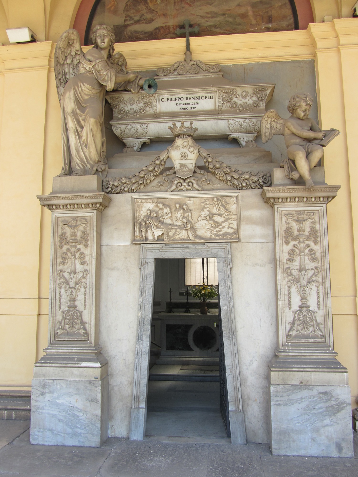 Facciata del monumento di Filippo Bennicelli al Verano